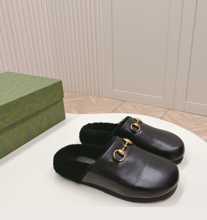 G*u*i slippers